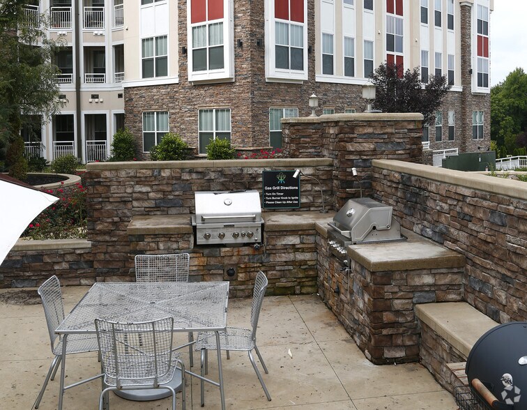 More Photos Of 900 E Six Forks Rd, Raleigh Apartments For Lease