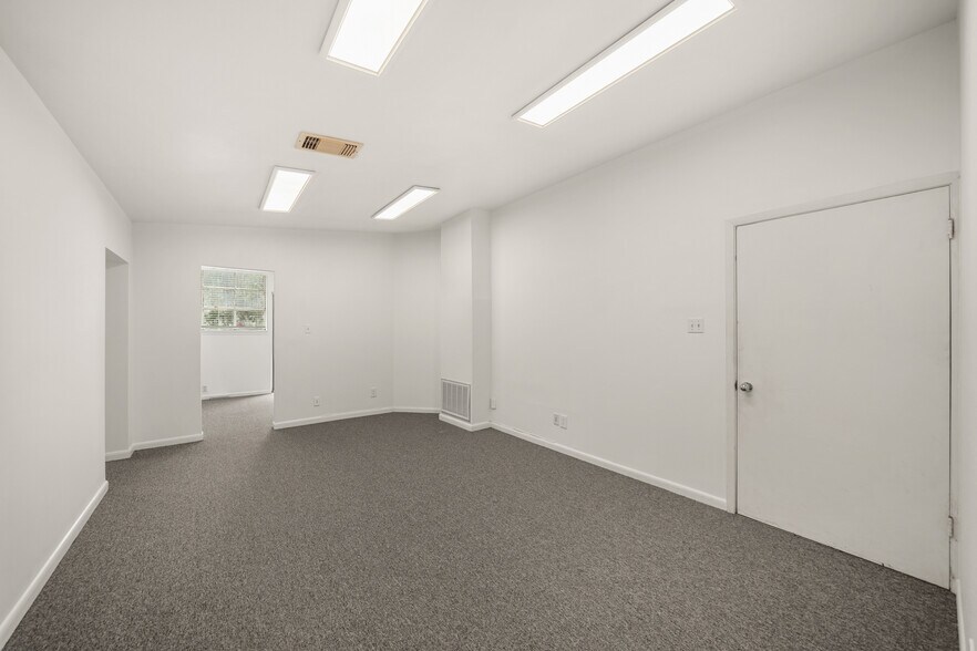 More Photos Of 4229 Bellaire Blvd, Houston Warehouse For Lease
