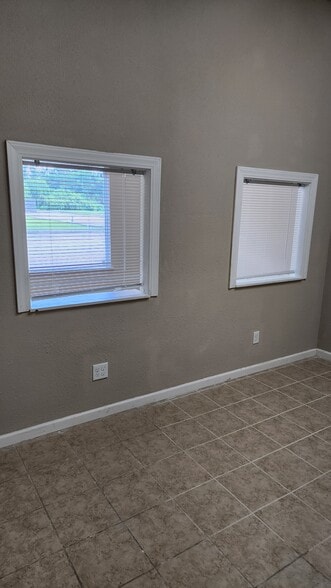 More Photos Of 17434 Red Oak Dr, Houston Medical For Lease