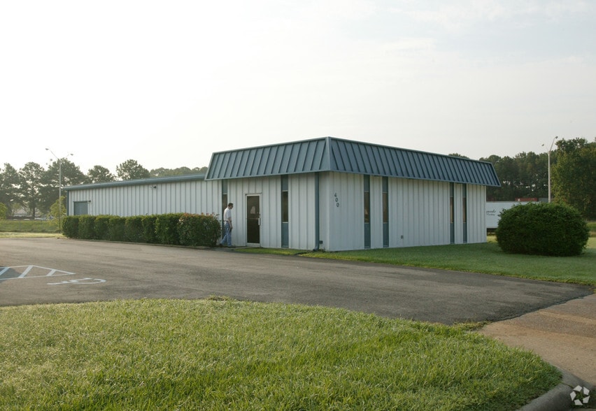 More Photos Of 400 Copeland Dr, Hampton Showroom For Lease