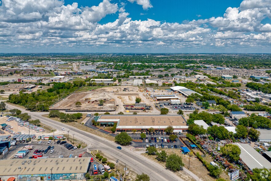 More Photos Of 15635 Vision Dr, Pflugerville General Retail For Lease