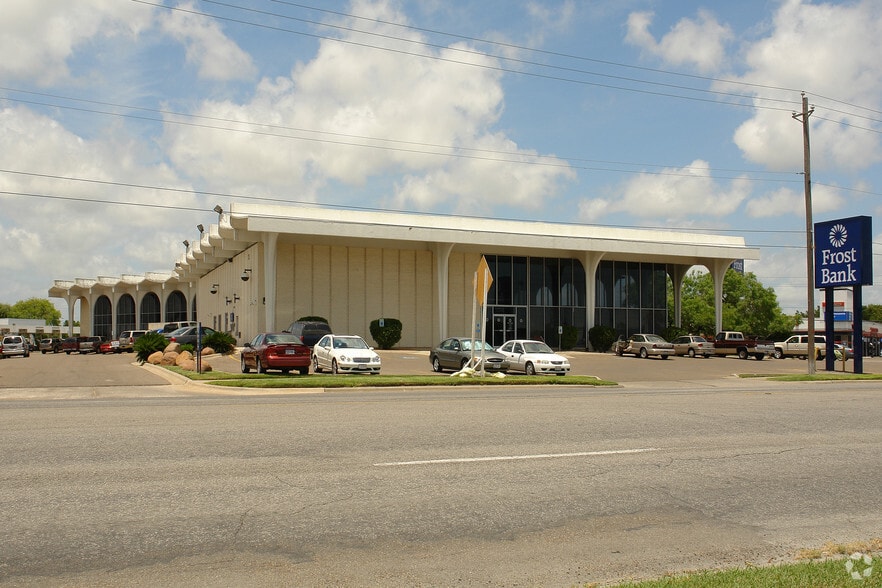 More Photos Of 4215 S Staples St, Corpus Christi Medical For Lease