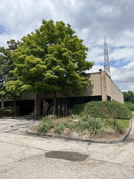 More Photos Of 9461-9575 Dielman Rock Island Dr, Olivette Flex For Lease