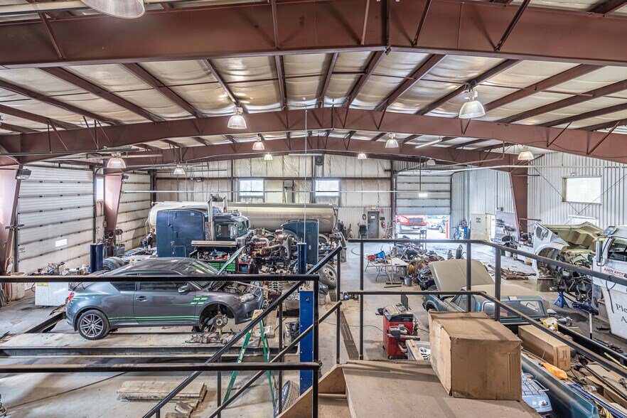 More Photos Of 6006 53 Av, Lloydminster Warehouse For Sale