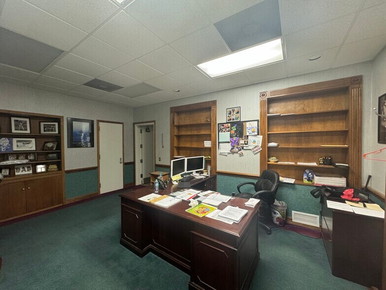 More Photos Of 3831 Reynolda Rd, Winston-Salem Light Distribution For Lease