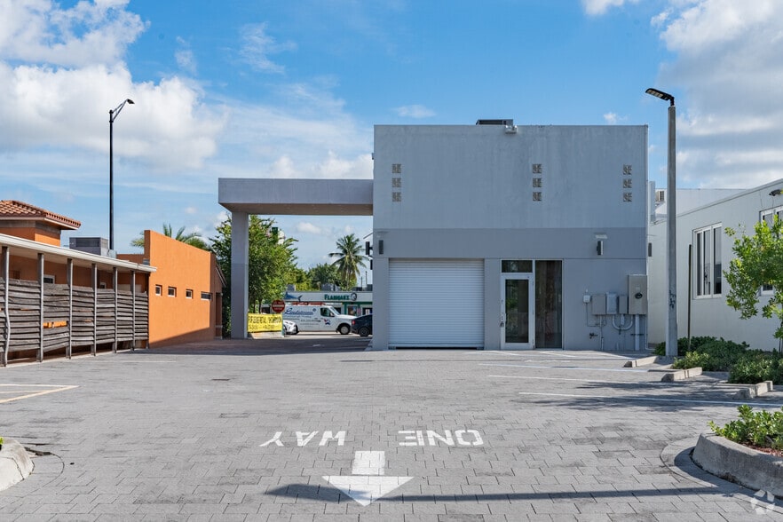 More Photos Of 1544 E Commercial Blvd, Oakland Park Freestanding For Lease
