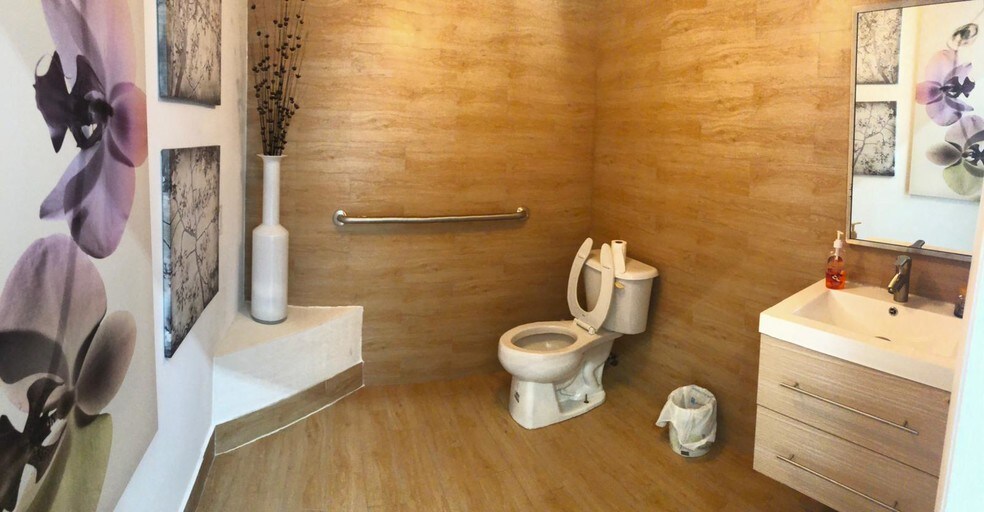 More Photos Of 10601-10677 NW 122nd St, Medley Warehouse For Lease