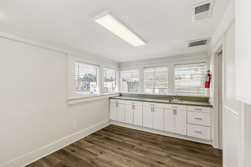 More Photos Of 138 E Gore St, Orlando Medical For Sale