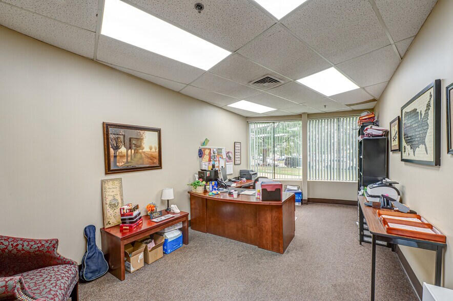 More Photos Of 30 Crossways E, Bohemia Manufacturing For Lease