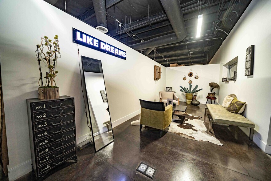 More Photos Of 2001 Saturn St, Monterey Park Light Distribution For Sale