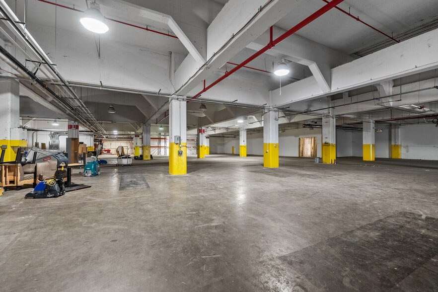 More Photos Of 1600 N Broadway, Saint Louis Manufacturing For Sale