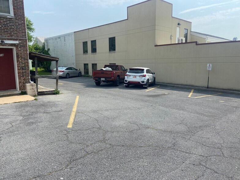 More Photos Of 406 N Loudoun St, Winchester Apartments For Sale