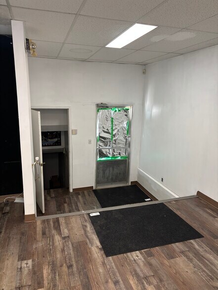 More Photos Of 502 50 St, Edson Storefront For Sale