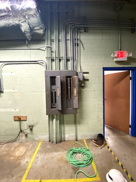 More Photos Of 1212 F.R. Huff Dr, St Matthews Manufacturing For Lease