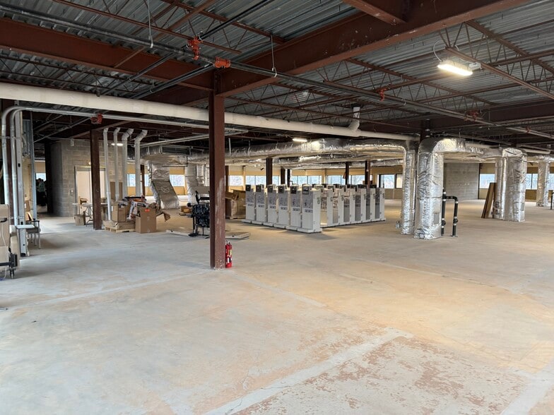 More Photos Of 19701 Vernier Rd, Harper Woods Office For Lease