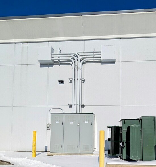 More Photos Of 662-868 E Big Beaver Rd, Troy Storefront For Lease