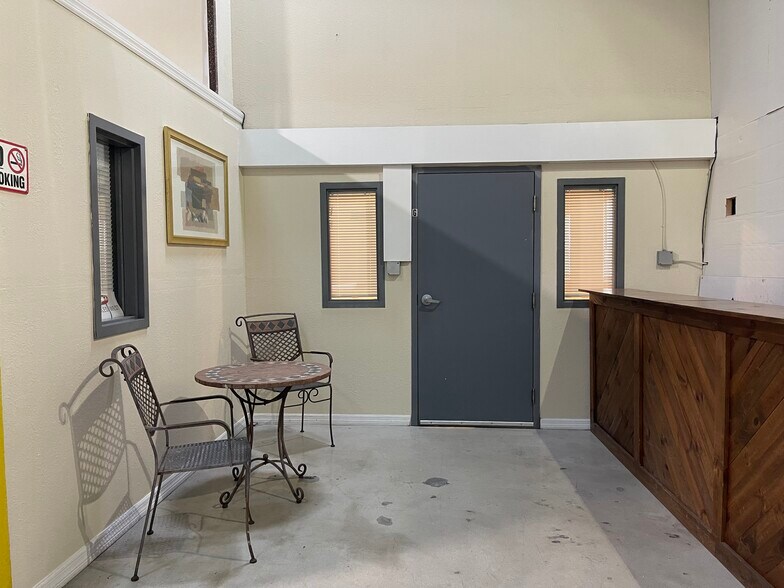 More Photos Of 1942 2nd Ave S, Saint Petersburg Warehouse For Lease