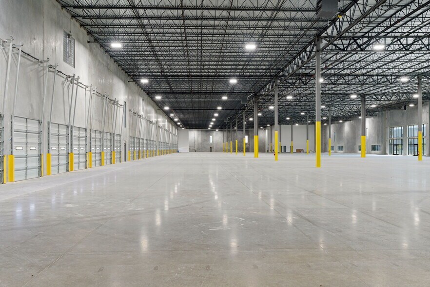 More Photos Of 11708 McAngus Rd, Del Valle Unknown For Lease