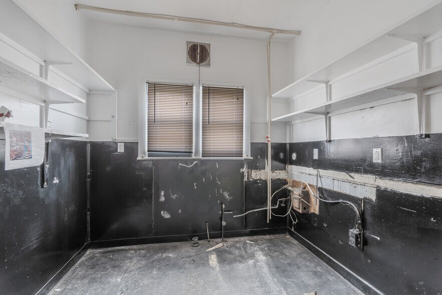 More Photos Of 9681 US 20, Cassville Restaurant For Sale