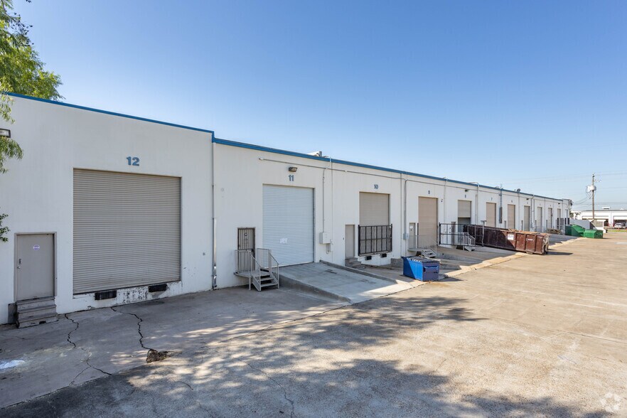 More Photos Of 8901-8923 Knight Rd, Houston Unknown For Lease