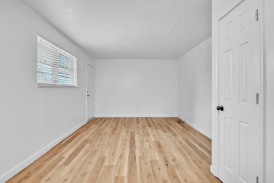 More Photos Of 211 Elyria Dr, Knoxville Apartments For Sale