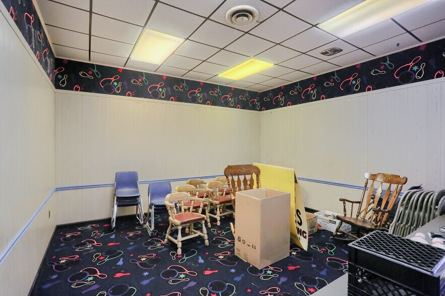 More Photos Of 3210 Wilmington Rd, New Castle Bowling Alley For Sale