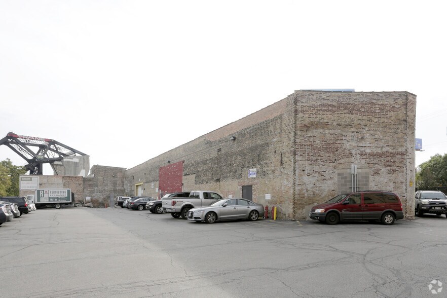 More Photos Of 1740 W Webster Ave, Chicago Light Manufacturing For Lease
