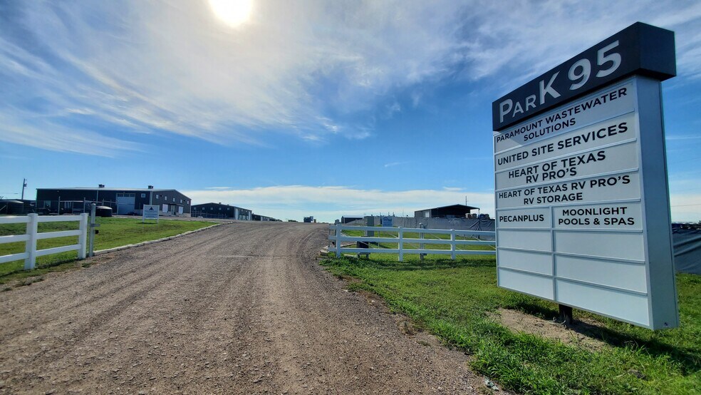 More Photos Of 4067 Paramount Pky, Temple Flex For Sale