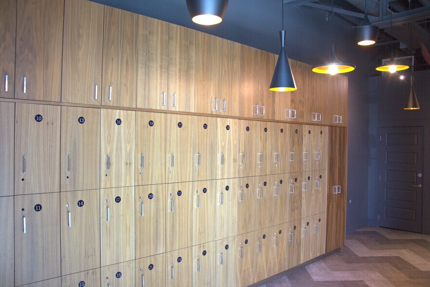 More Photos Of 10939 120th St NW, Edmonton General Retail For Lease