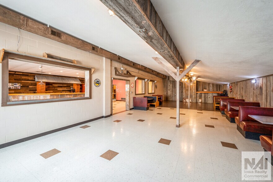 More Photos Of 115 E Main St, Coggon General Retail For Sale