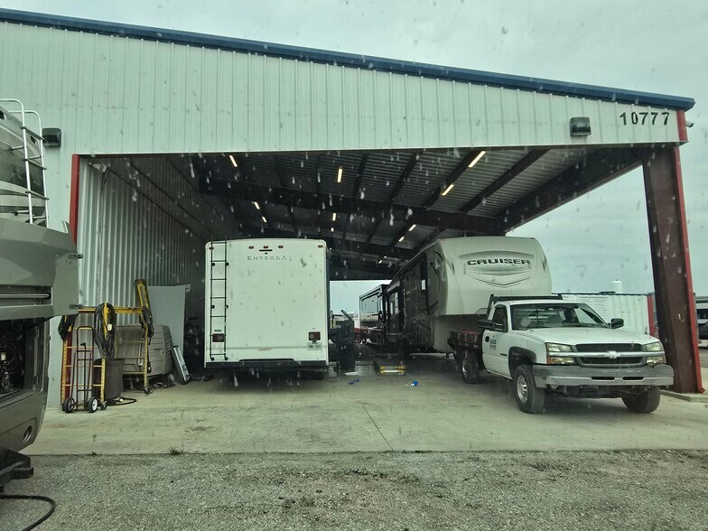 More Photos Of 10777 Highway 183 S, Austin Warehouse For Lease