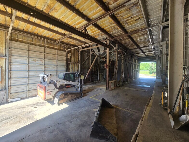 More Photos Of 10199 S Wayne Rd, Warren Showroom For Sale