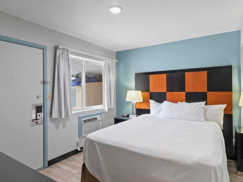More Photos Of 180 E Center St, Panguitch Hotel For Sale
