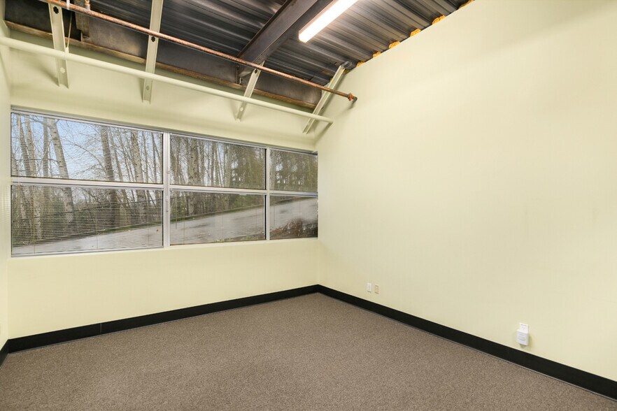 More Photos Of 11109 Slater Ave NE, Kirkland Office For Sale