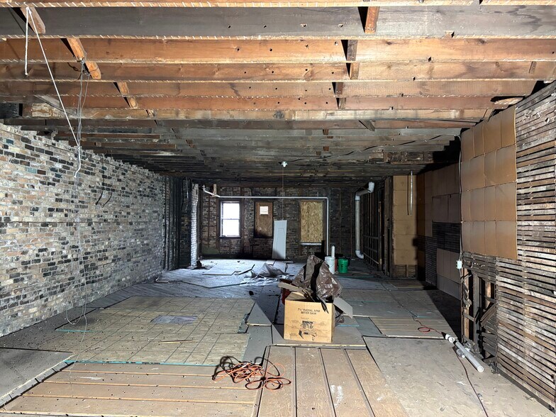 More Photos Of 2301 W Superior St, Duluth Storefront Retail Residential For Sale