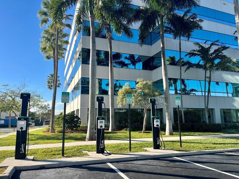 More Photos Of 550 W Cypress Creek Rd, Fort Lauderdale Office For Lease