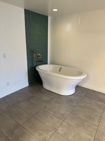 More Photos Of 4545-4547 Fanuel St, San Diego Office For Lease