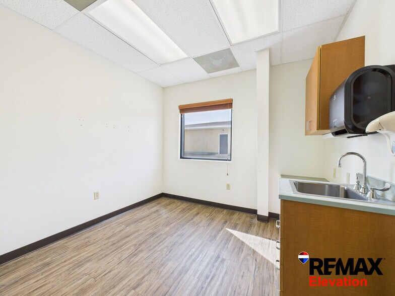 More Photos Of 156 N 6th St, Basin Office For Sale