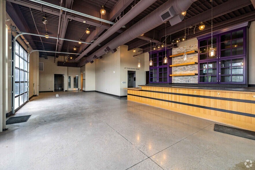 More Photos Of 701 E Douglas Ave, Wichita Office For Lease