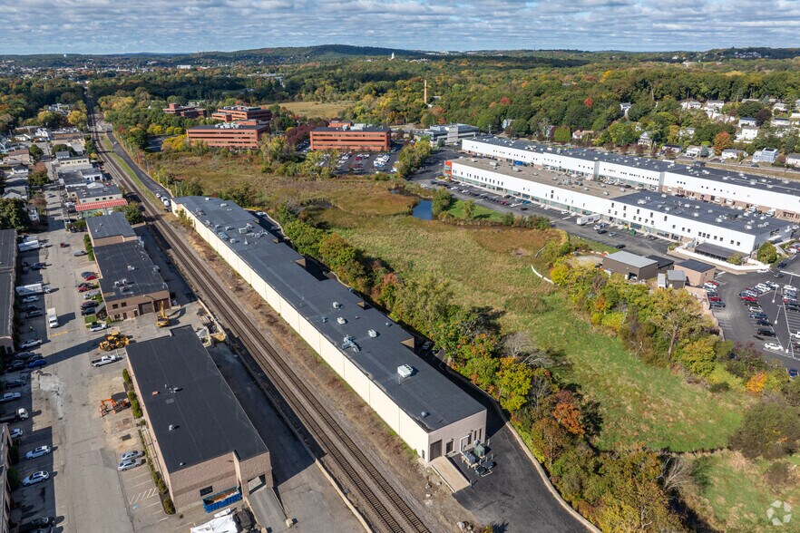 More Photos Of 117 Beaver St, Waltham Warehouse For Lease