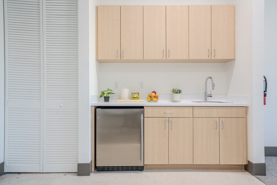 More Photos Of 1500 SE 3rd Ct, Deerfield Beach Unknown For Lease