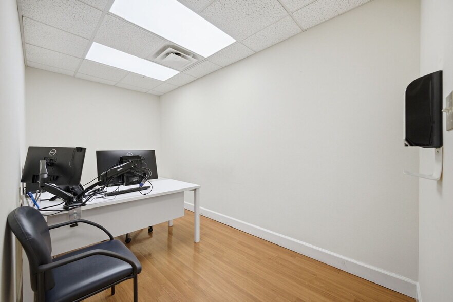 More Photos Of 433 SW 10th St, Ocala Medical For Sale