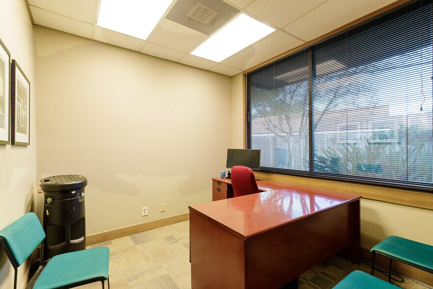 More Photos Of 3301 Santa Fe St, Corpus Christi Office For Lease