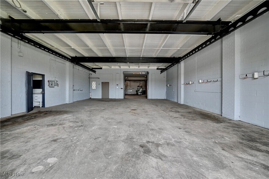 More Photos Of 422 S Green Rd, South Euclid Warehouse For Sale