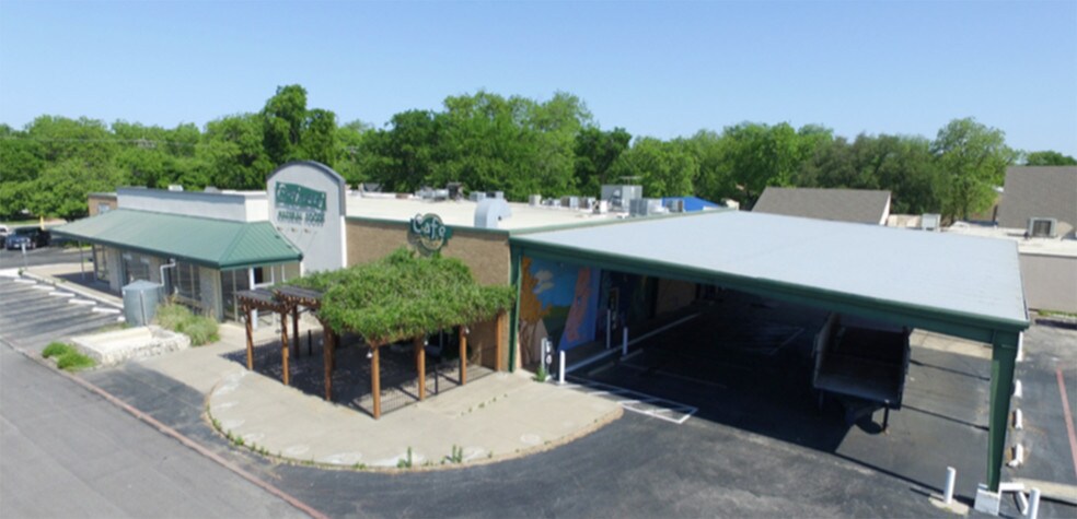 More Photos Of 200 W Congress St, Denton Office For Sale