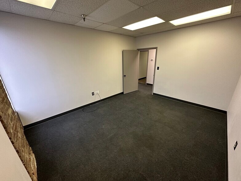 More Photos Of 4790 Crittenden Dr, Louisville Office For Lease