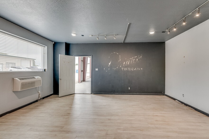 More Photos Of 12081 Katy Rd, Keller Flex For Lease