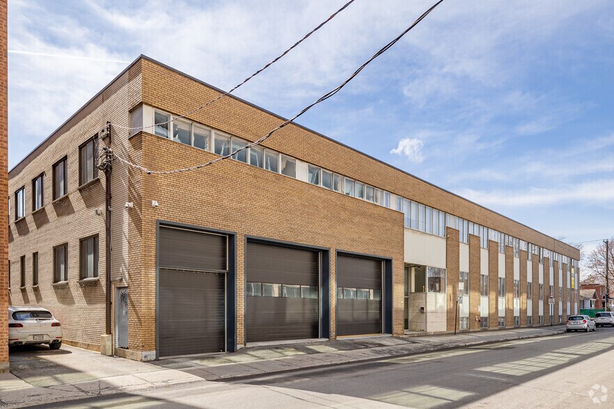 More Photos Of 280 Rue Sauvé O, Montréal Office For Lease