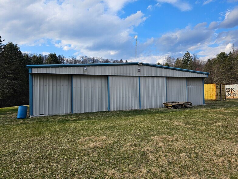 Primary Photo Of 351 Lower Cherry Valley Rd, Saylorsburg Airplane Hangar For Lease