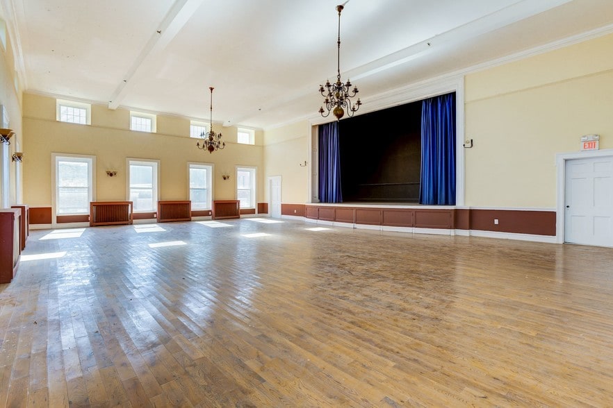 More Photos Of 140 E Hanover St, Trenton Schools For Sale